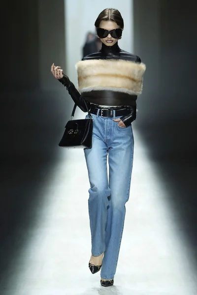 Look 54